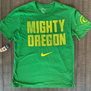 Nike - Mighty Oregon Ducks Basketball T-Shirt Men’s Size Large (NWT)